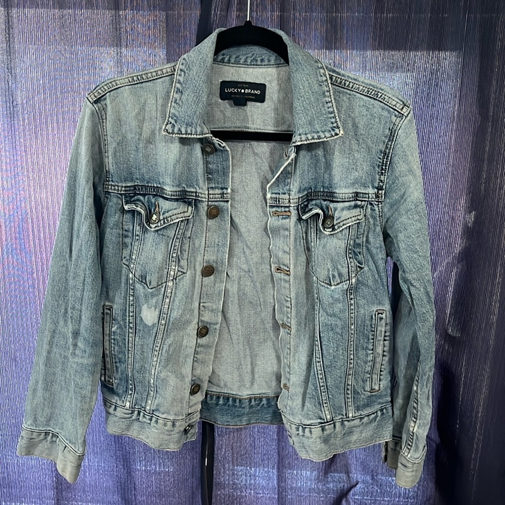 Cute jean jacket, has a minor stain in the front, good for layering